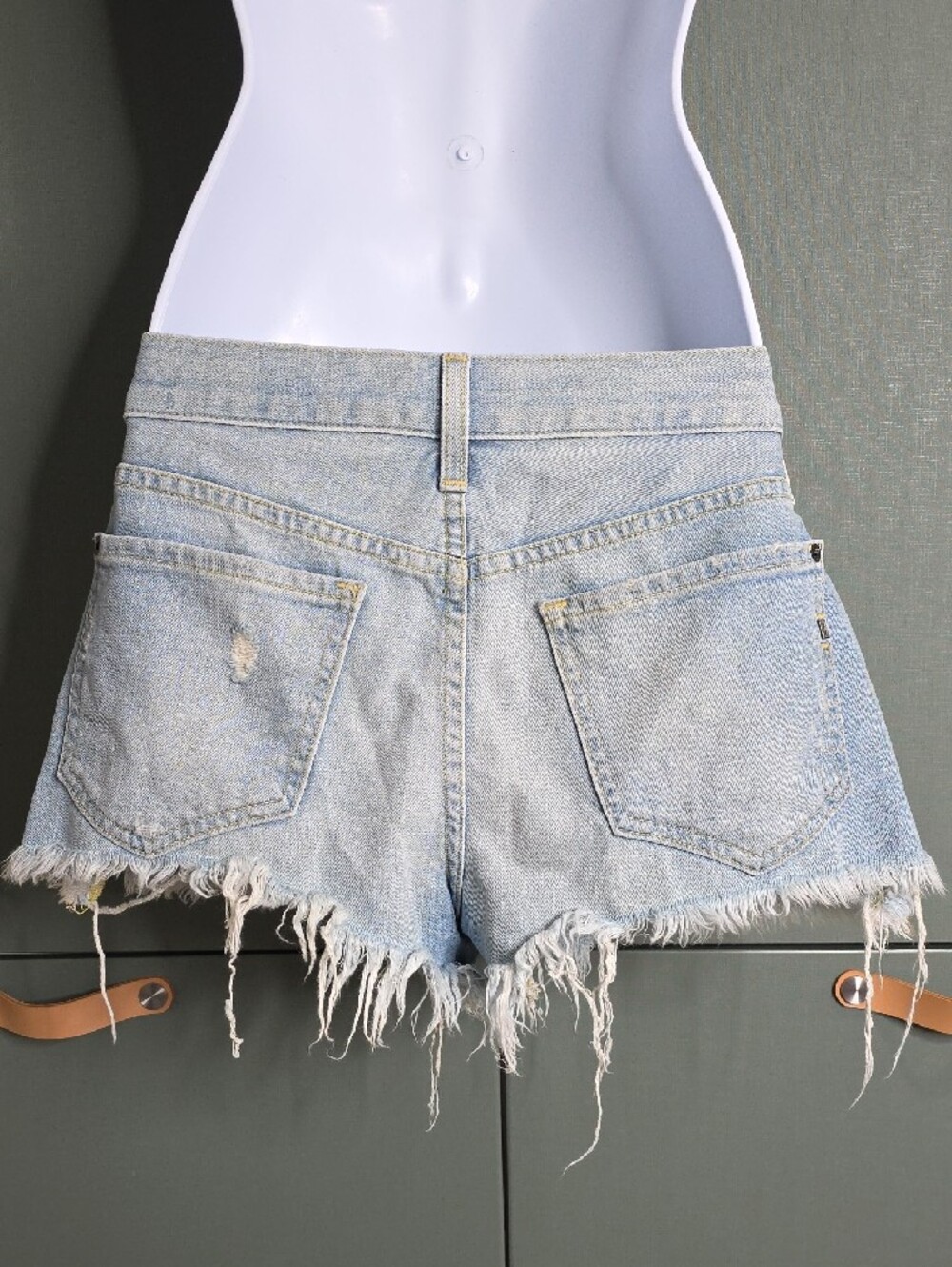 875. ✨ Genetic Los Angeles "Stevie" Distressed Denim Shorts ✨ (R1) - Picture 2 of 5